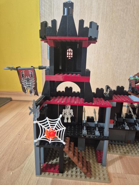 Lego 8877 vladek's dark fortress, 