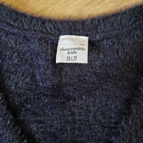 Tmavomodrá károvaná vesta z hrejivej pleteniny, abercrombie&fitch,s