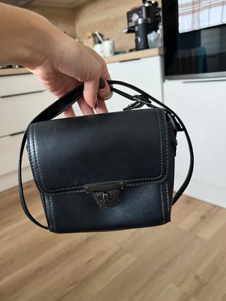 Dámska čierna malá kabelka,