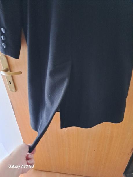 Čierny kabát č.42, 42