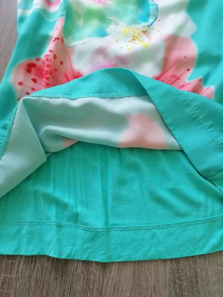 Tyrkysová bluzka, 34