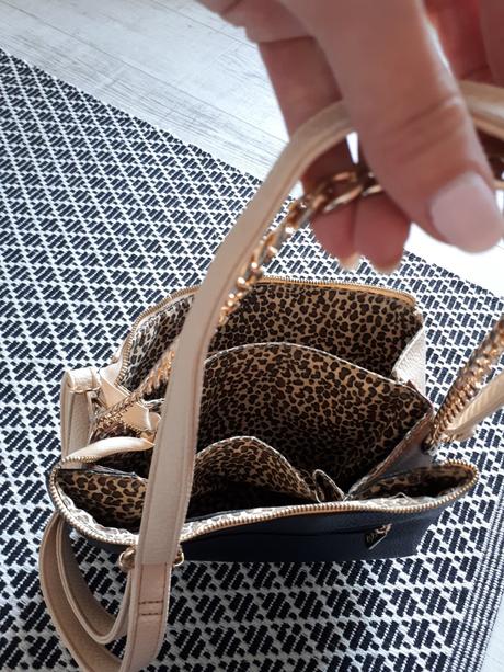 Trojfarebná kabelka, 