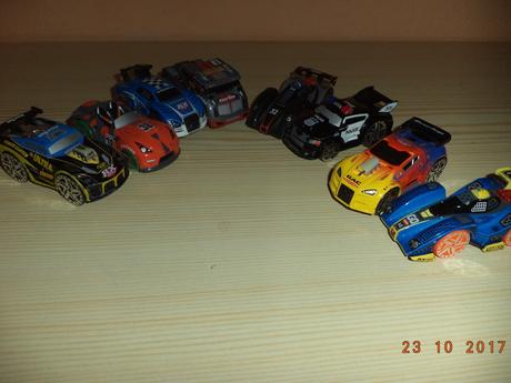 Sada kovových autíčiek,