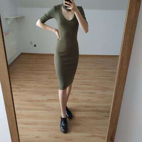 Obtiahnuté šaty, s