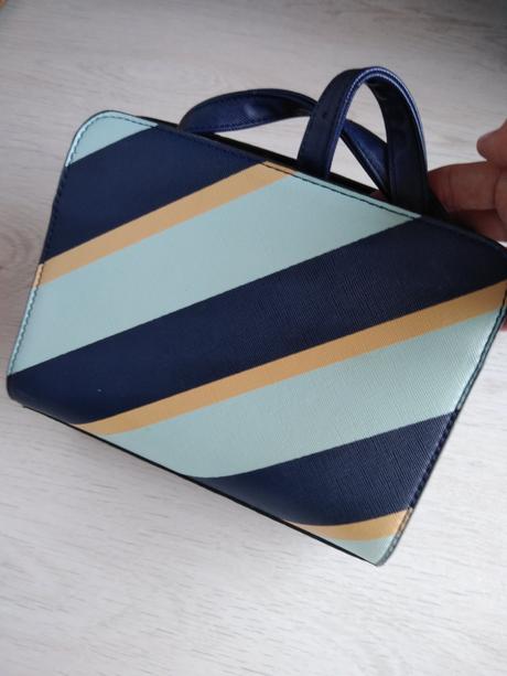 Kabelka, stradivarius