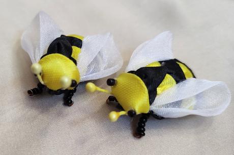 Včielka ako sponka do vlasov alebo ako brošňa, 