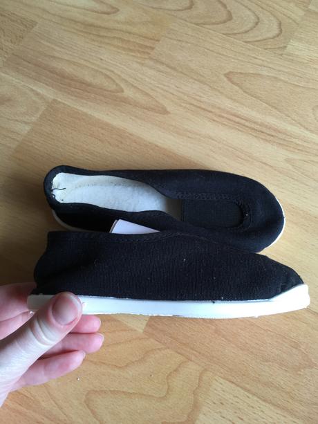 Cierne platenky (cvicky) - velkost 26, decathlon,26