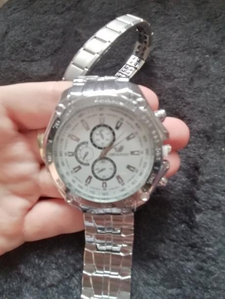 Pánske hodinky a náramok grátis, 