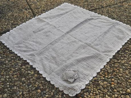 Sivé prestieranie s kvietkom., 