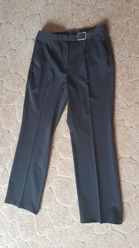 Čierne nohavice, 40