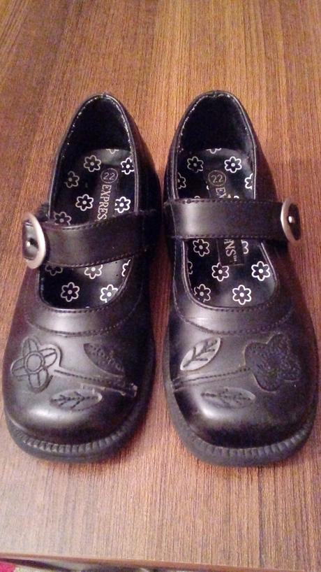 Spolocenske topanky, 22