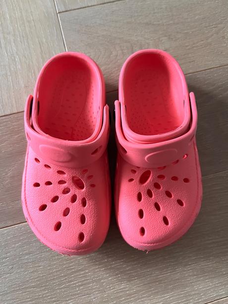 Gumené šľapky, 27