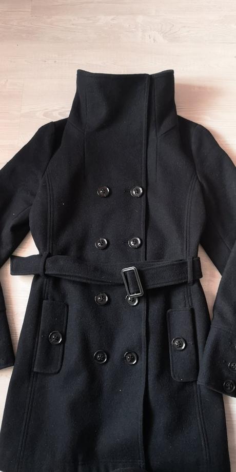 Kabát s dvojradom gombíkov a vyhŕňacím golierok, 38