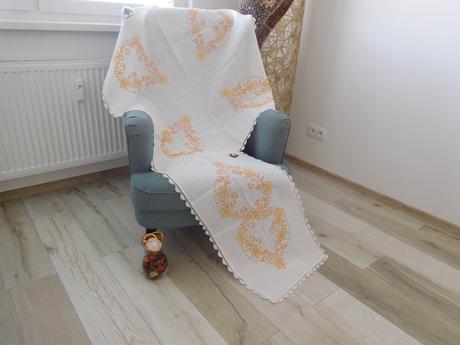 Obrus s oranžovým vzorom,