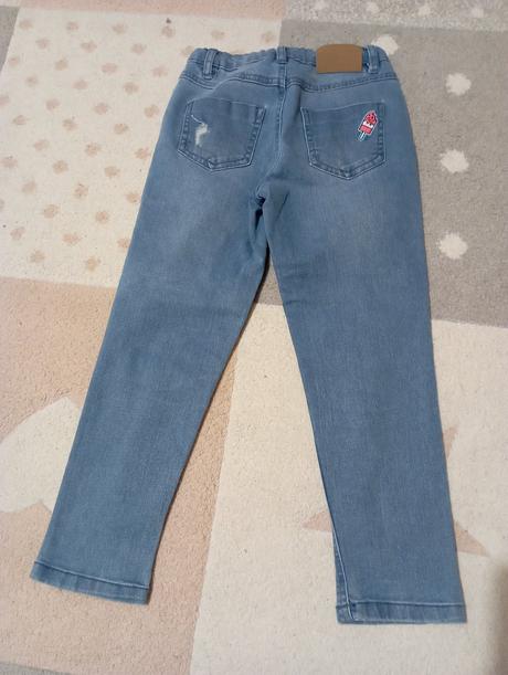 Rifle s nášivkami 122, sinsay,122