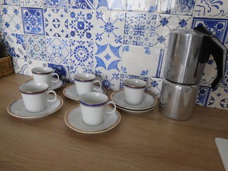 Porcelánové šálky made in čechoslovákia, 