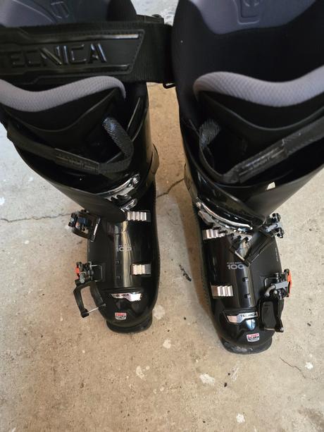 Lyziarky, tecnica,44