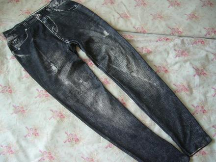 Leginy s "potrhanym" efektom, s