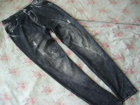 Leginy s "potrhanym" efektom, s