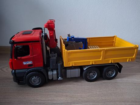 Bruder mercedes arocs auto sklápacie s rukou, 