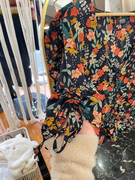 Kvietkovaná blúzka pre moletky so sťahovaním, 44