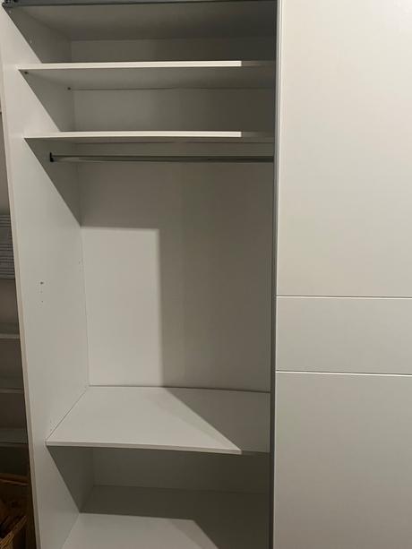 Šatníková skriňa, 