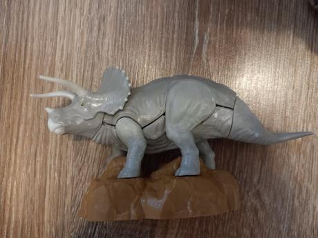 Predam mnoho veci po dietati nove/pouzivane,