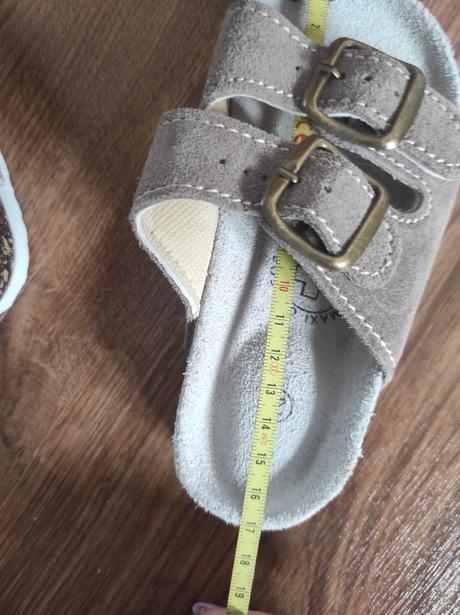 Zdravotnícke šľapky, 26