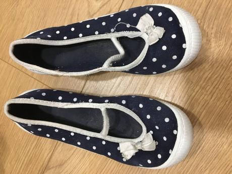 Dievčenské úzke papuče, 31