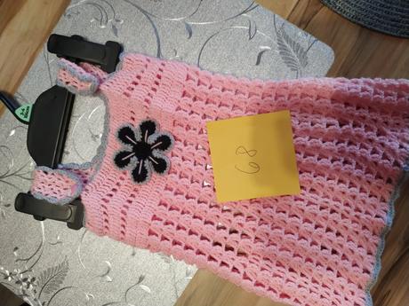 Háčkované šaty, 68