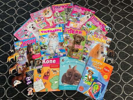 Sada figúrok zvierat, časopisov a zošitov, 