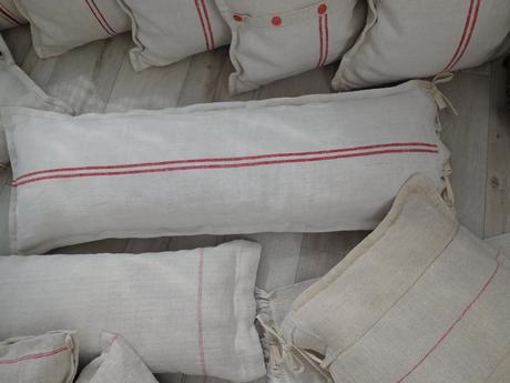 Vankúše menšie , vačšie, podlhovasté,, 