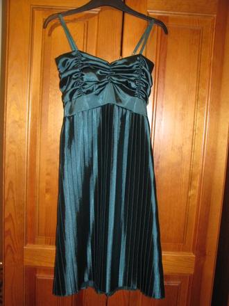 Smaragdové spoločenské šaty, s