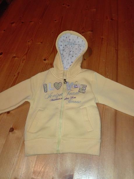 Hrubšia mikinka, 104