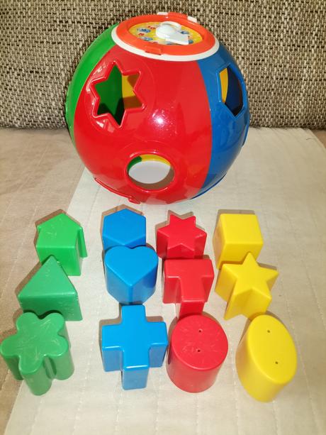 Guľa s vkladacími tvarmi, 