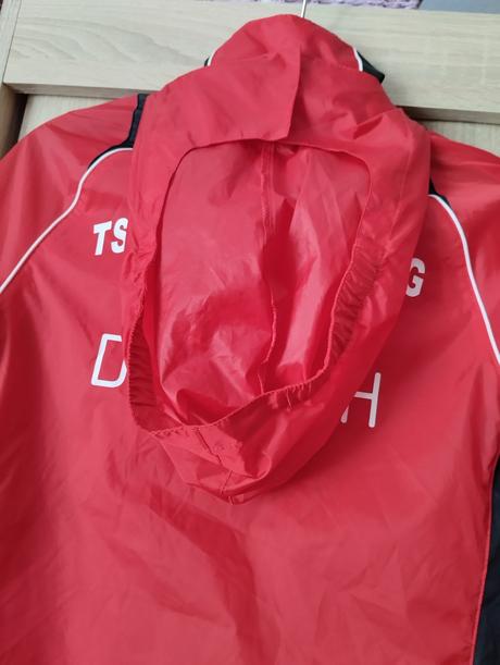 Nepremokavá bunda, 128