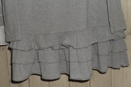 Tričko s volánmi + mikina s poškodením, 152