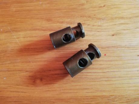 Brzdné koncovky na mikinu, 