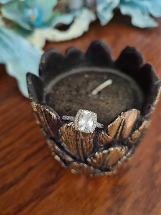 Postriebrený prsteň s kamienkom, 