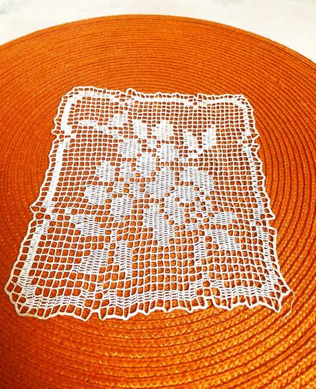 Ručne háčkovaný obrúsok,