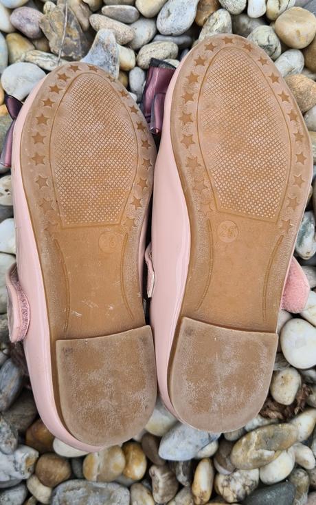 Ružové lakové balerínky, 28