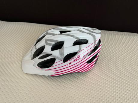 Dievčenská prilba arcore, 