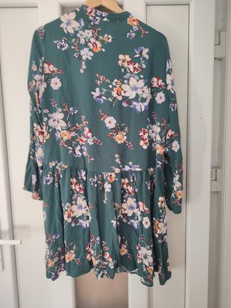 Šaty na gombiky, 42