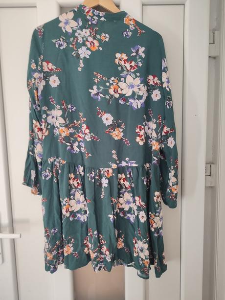 Šaty na gombiky, 42