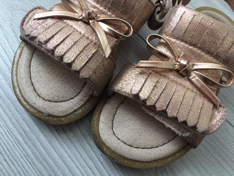 Ružovozlaté sandalky, 27