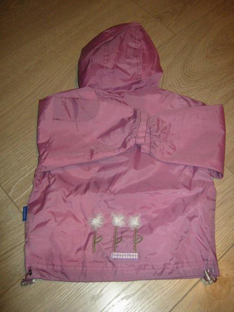 Tenká vetrovka s kapucou, 74