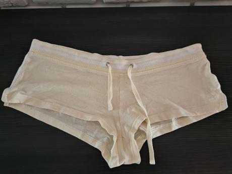 Jemne žlté kraťasy nohavickove m,l, new yorker,m