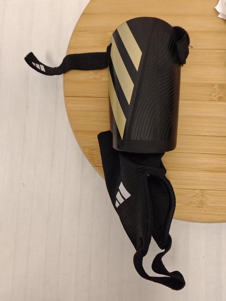 Nové detské futbalové chrániče holení adidas, v. s,