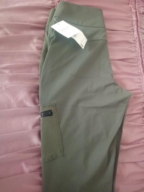 Super športové stretchove nohavice., c&a,38