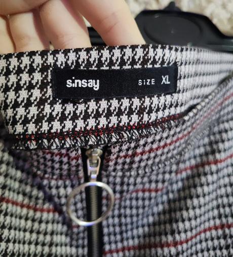 Obtiahnuté nohavice, sinsay,l